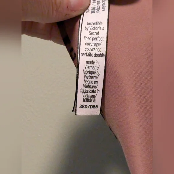 Victoria’s Secret Body By Victoria Lined Perfect Bra 38D. Adjustable Straps. - Picture 6 of 8